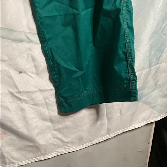 Women’s Green Cargo Pants - Picture 5 of 8